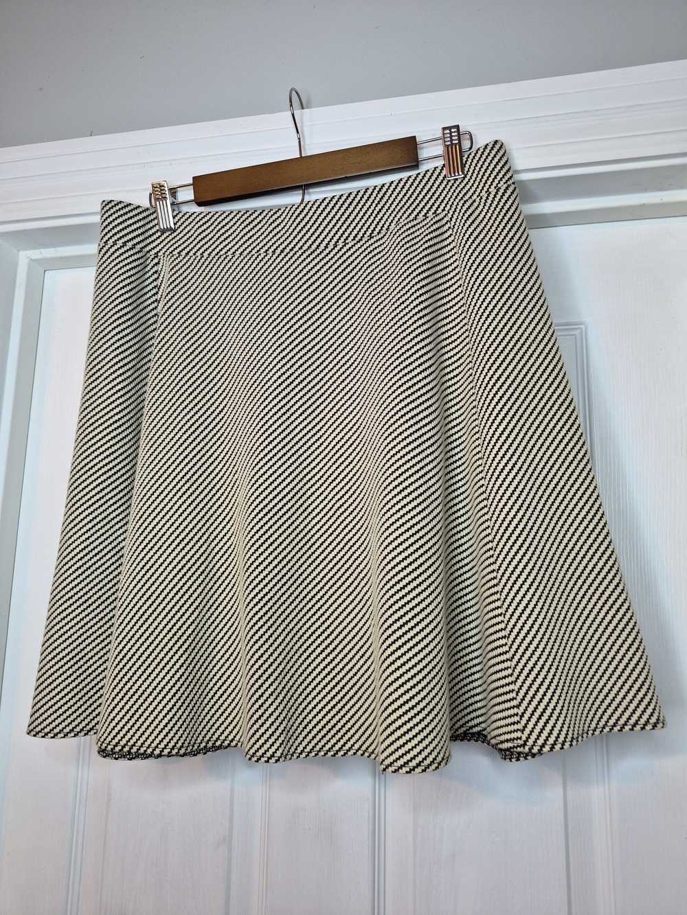 Ann Taylor Black & Cream A-Line Skirt Size Medium
